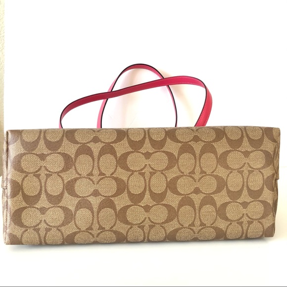 SOLD Coach Gallery Tote in Signature canvas and Fuchsia Pink Purse - Picture 4 of 8